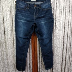 🤪2for12🙃Royalty for me cropped jeans, zipper opening at hem...size 8